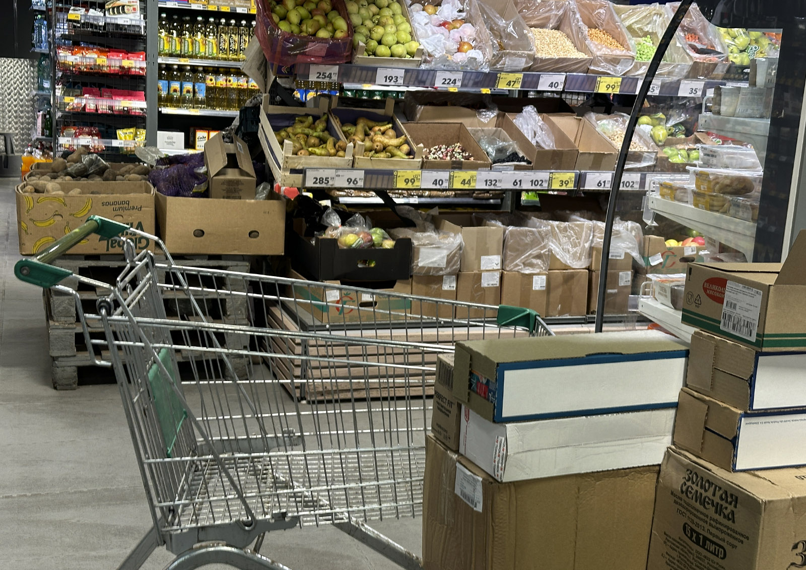 Можно ли пить воду и есть продукты в магазине до оплаты на кассе