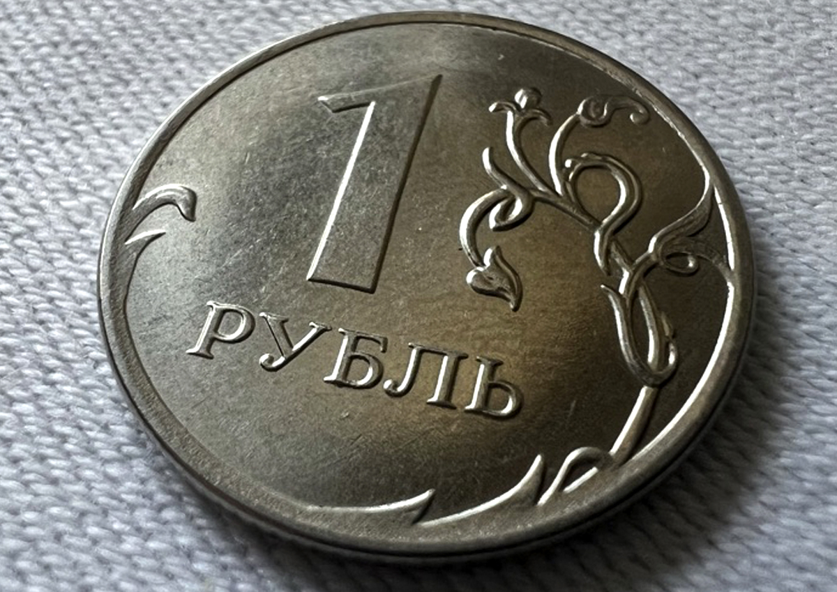 Экономисты рассказали, что станет с рублём до конца года в случае сокращения импорта и экспорта