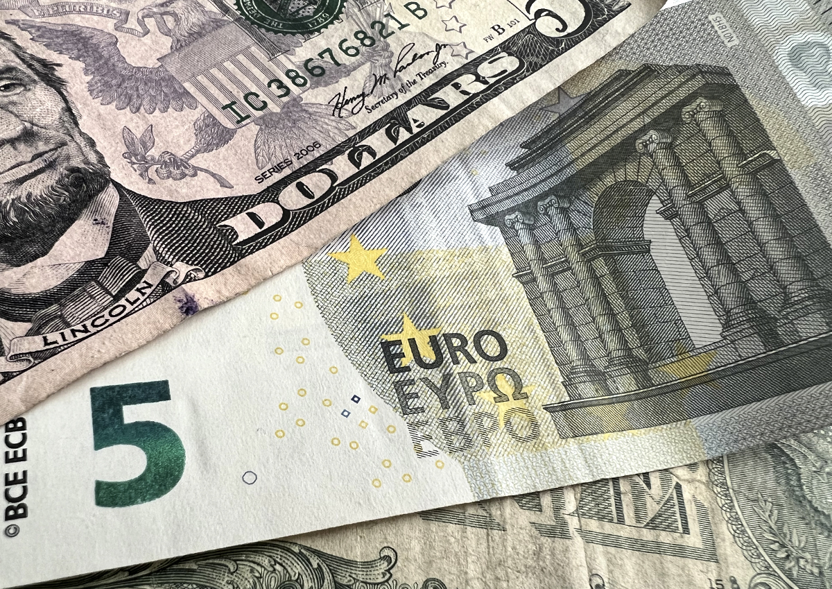Аналитик Краснопольская допустила дальнейшее укрепление доллара к евро