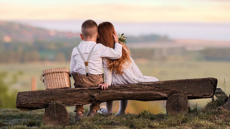 Семейный психолог дала советы, как относиться к детской влюбленности