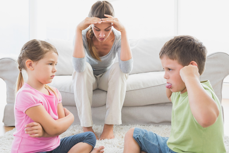Семейный психолог дала советы, как преодолеть конкуренцию между детьми