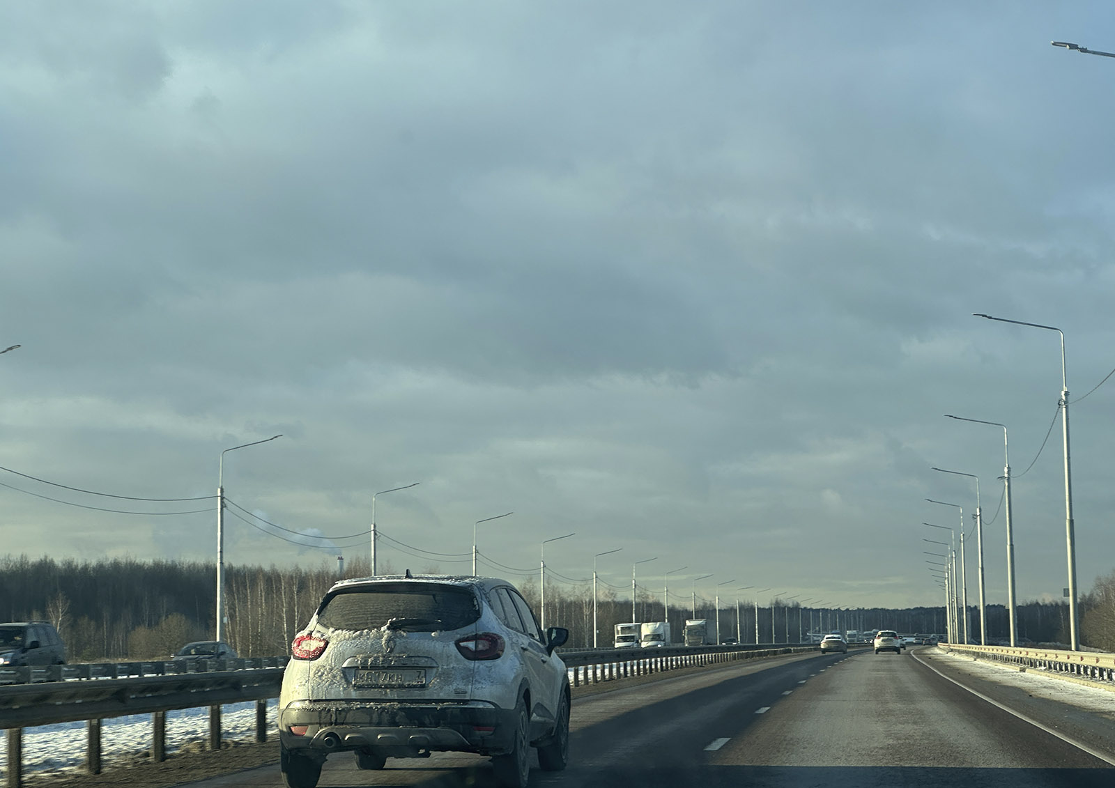 Неверное указание года выпуска авто в договоре влечет выплату морального вреда