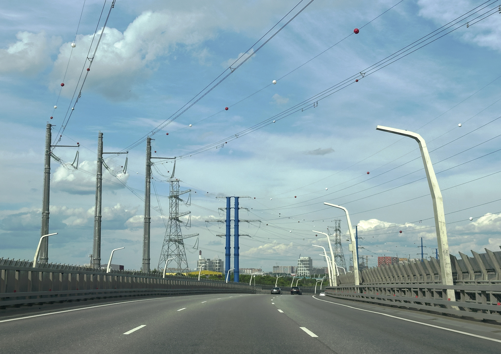 Динамические знаки на российских автодорогах снабдят тремя камерами