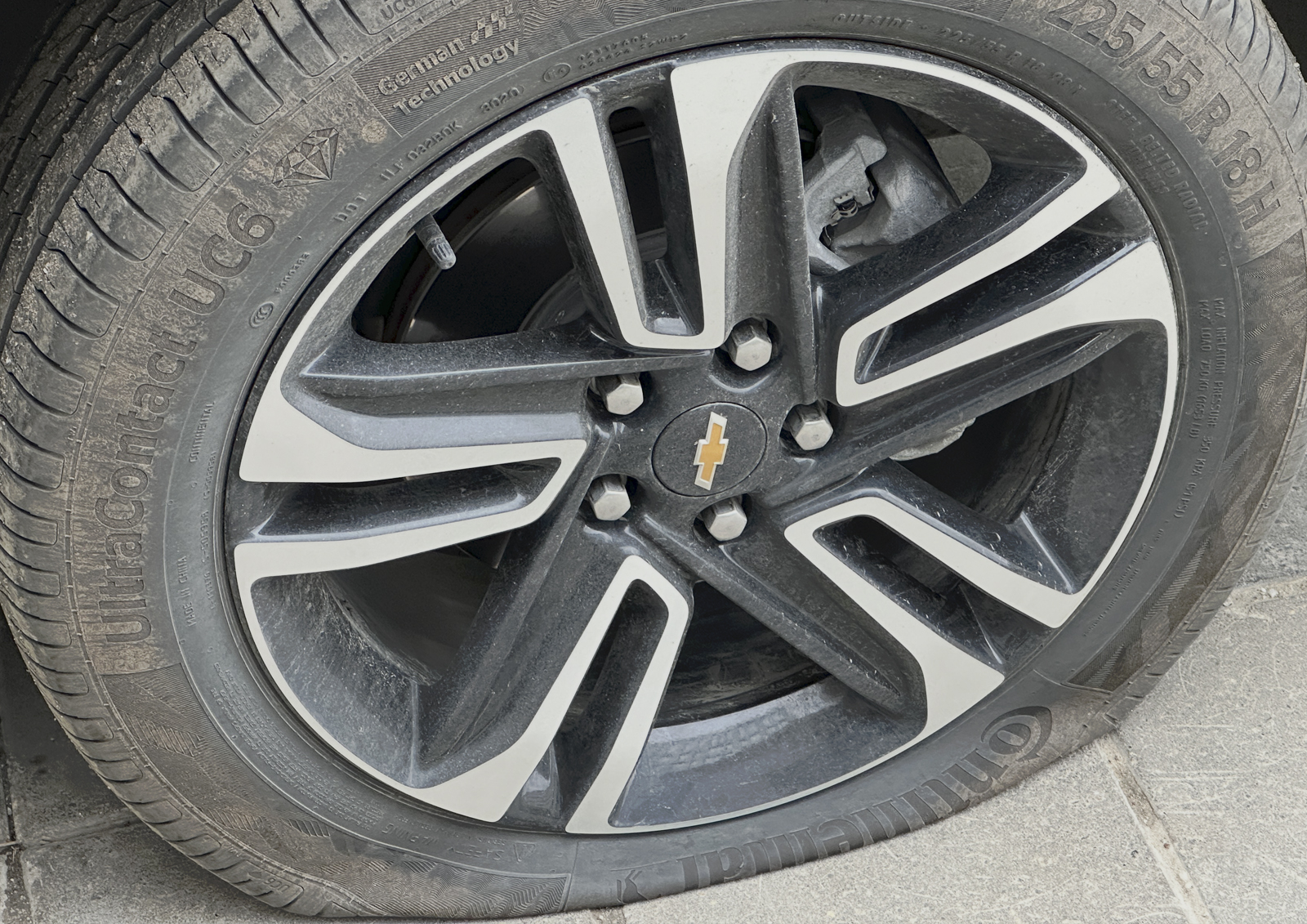 Автовладельцам рассказали, как защититься от проколов колес на дорогах