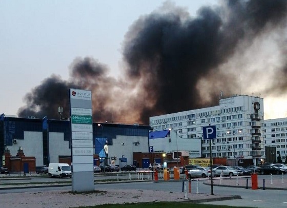Жители Кемерово сообщили о пожаре в автоцентре Hyundai