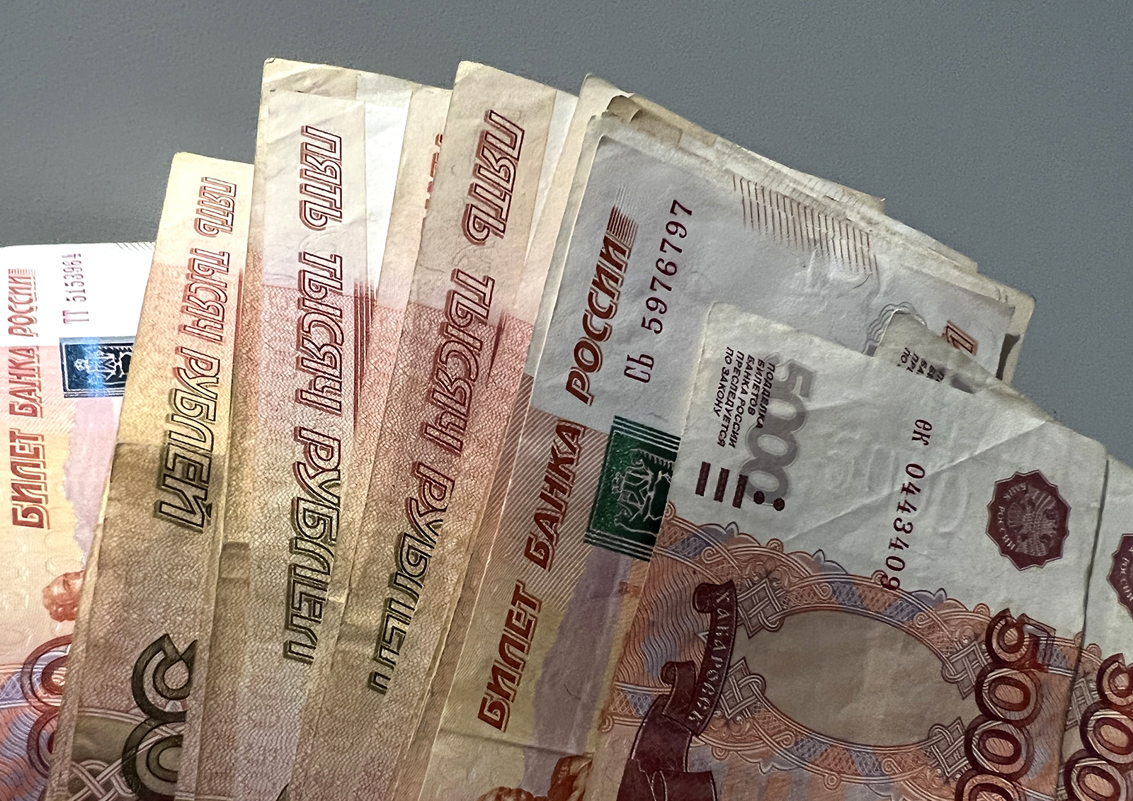 Россиянам рассказали, куда вложить 100 тысяч рублей