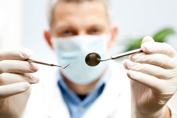 В Кемерове стоматолог запломбировал пациентке и зуб, и нос