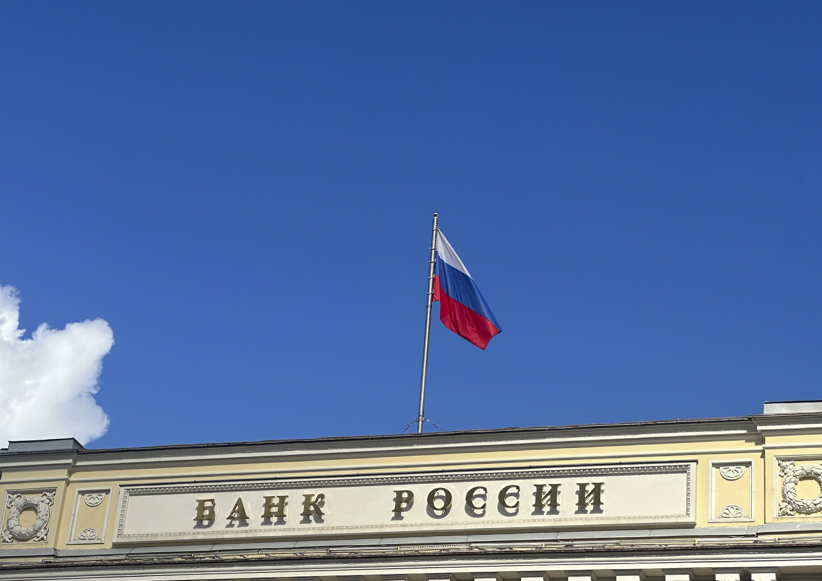 В ЦБ предложили учитывать долги за ЖКУ при оценке долговой нагрузки заемщиков
