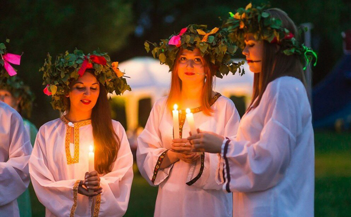 Духовный психолог пояснила смысл народных обрядов на Троицу