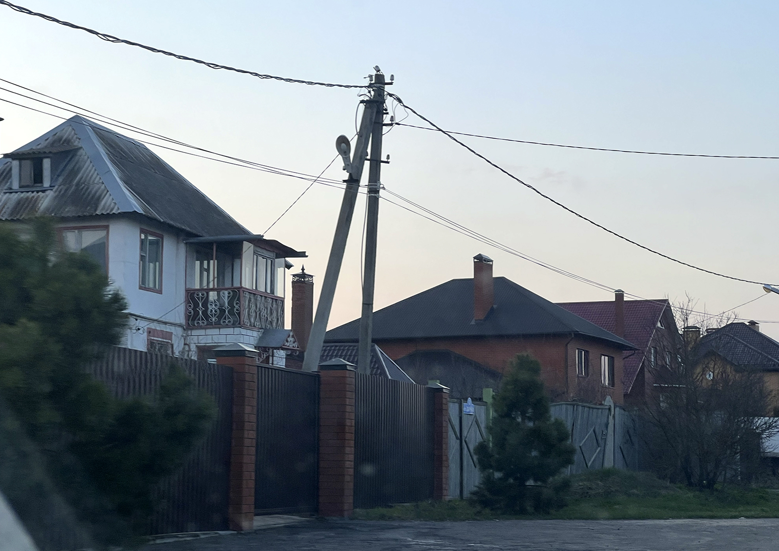 Почему регистрация в ЕГРН больше не спасает и кому грозит снос дачных построек