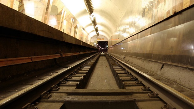 Уроки выживания: что делать, если свалился с платформы в метро?