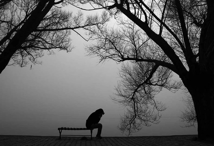 «Меньше солнца»: психиатр описала особенности осенней депрессии