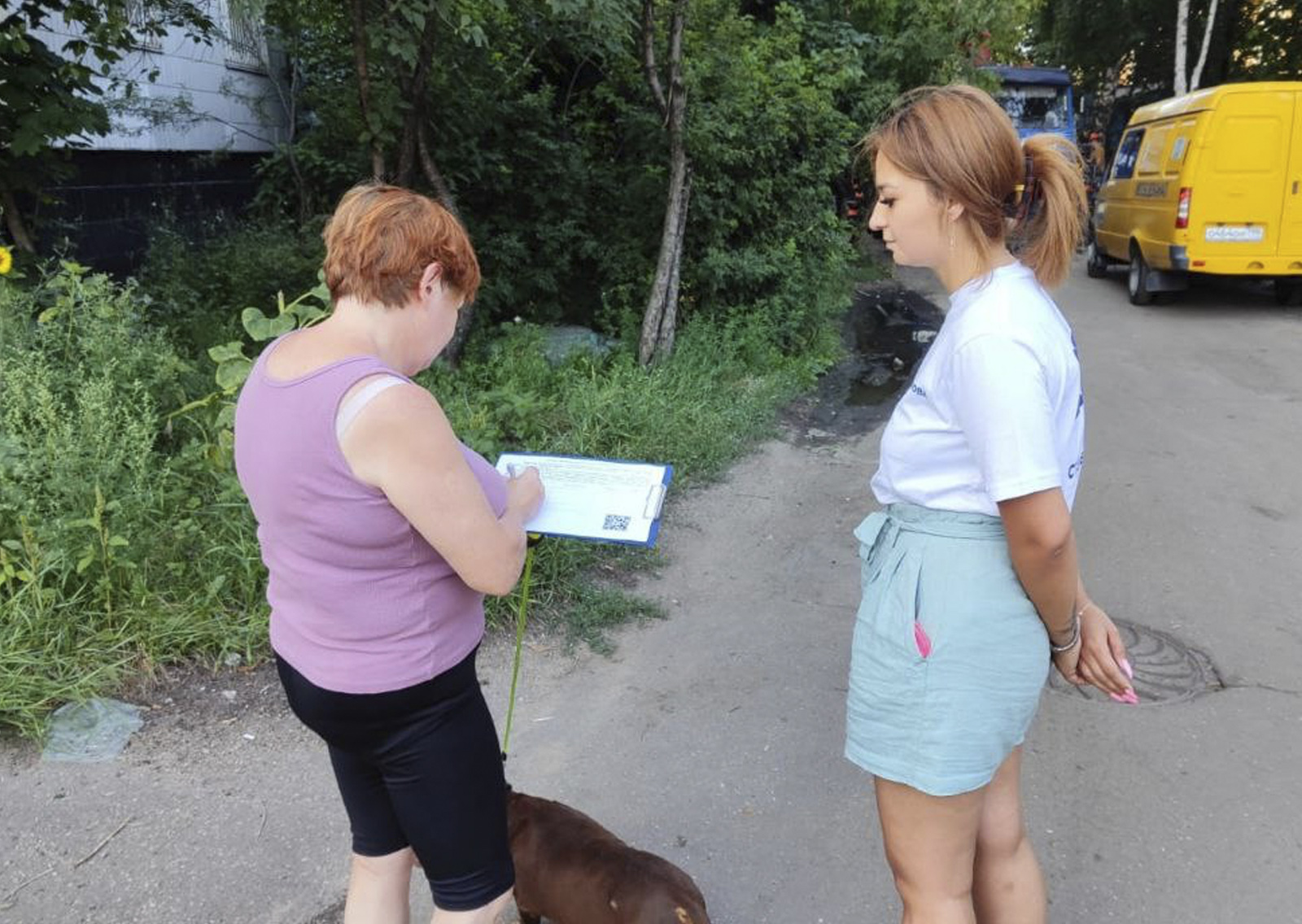 В Печатниках собирают подписи за благоустройство территории на улице  Гурьянова