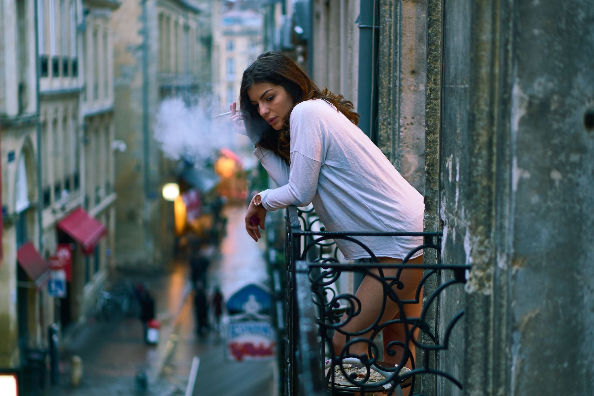 Новые правила не запрещают курить на балконах — МЧС