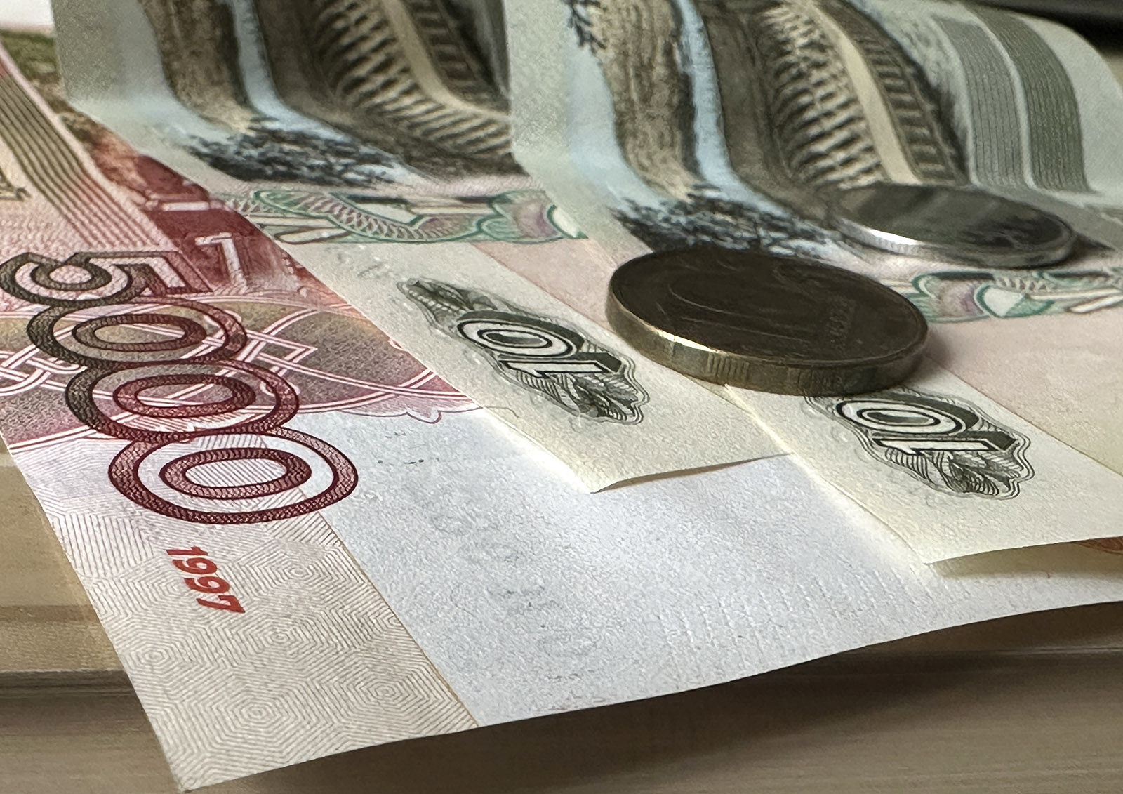 Добровольная уплата за подругу кредита не является неосновательным обогащением