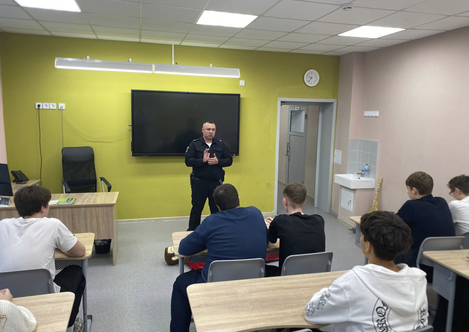 Народные дружинники Подмосковья провели уроки первой помощи для школьников