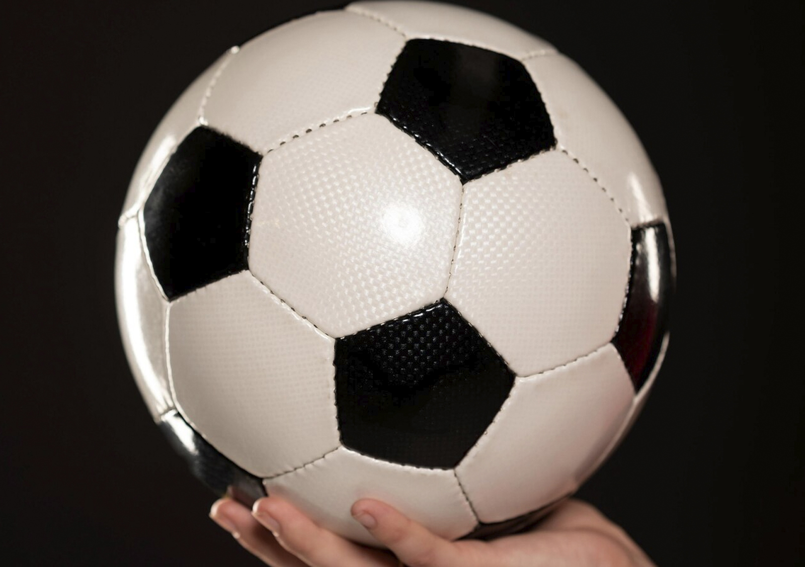 Лига чемпионов: вратарь Матвей Сафонов помог парижанам победить «Ливерпуль»